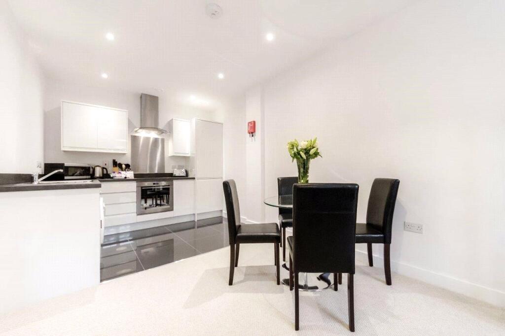Lounge/Kitchen