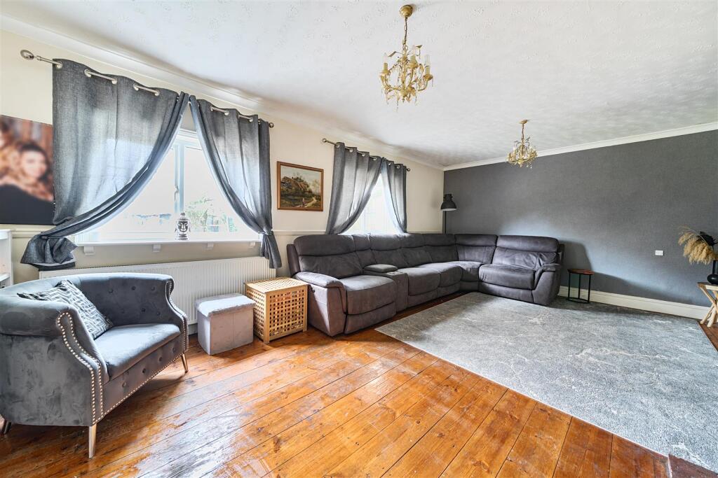 LOUNGE 1.jpg