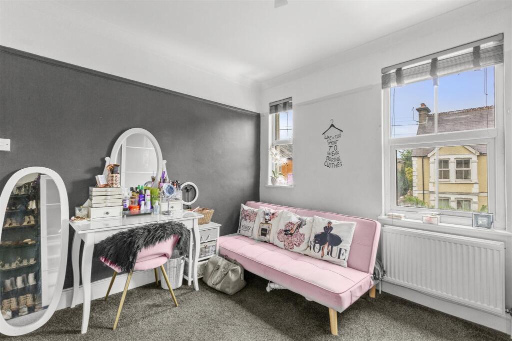 107 Amersham Road, HP13 5AD-3.jpg