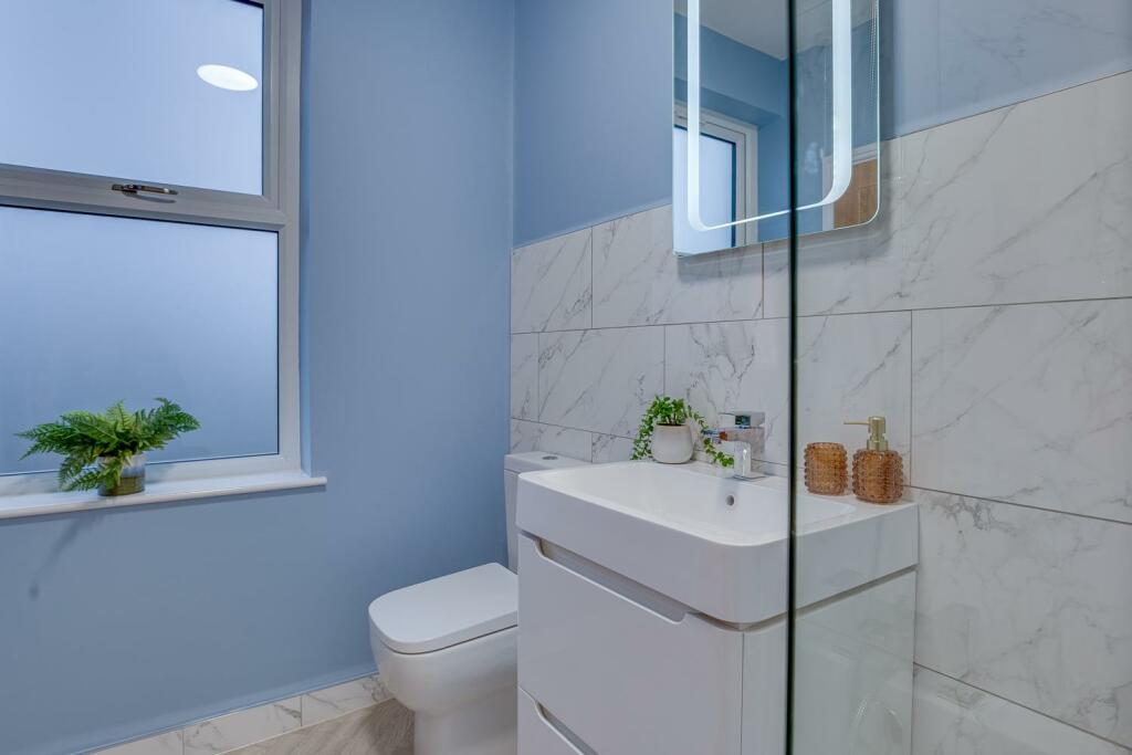 Bathroom 1.3.jpg