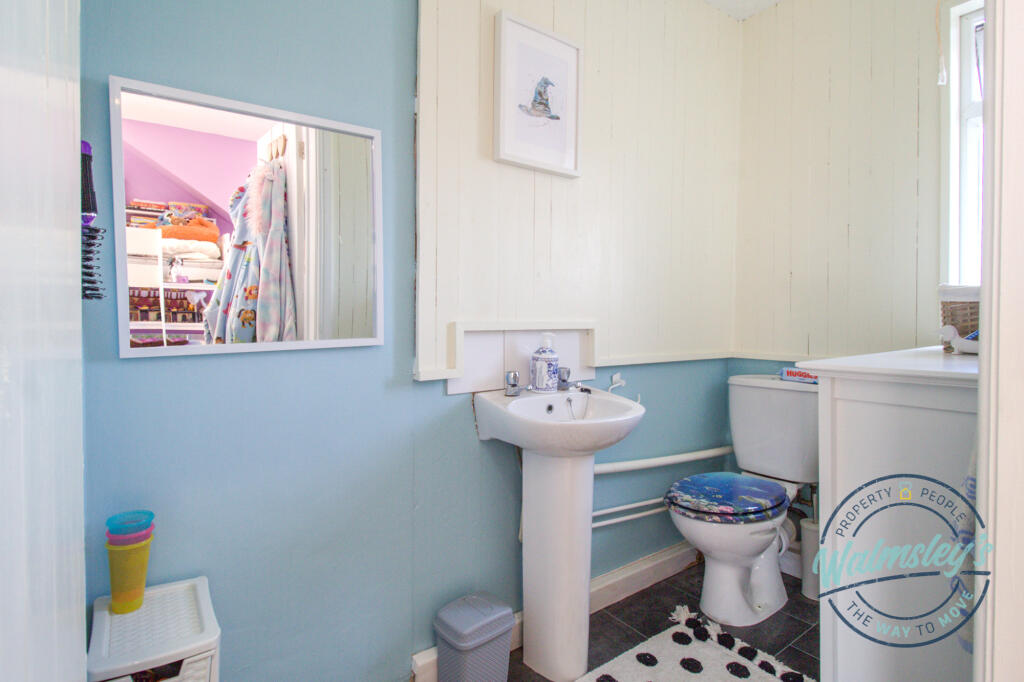Cloakroom to main bedroom
