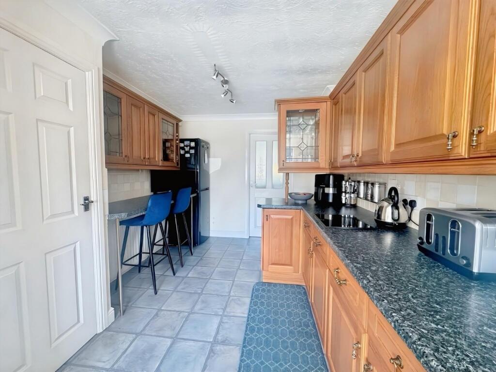 KITCHEN 2.jpg