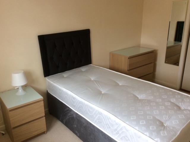 3 Bushy Close single bedroom.JPG