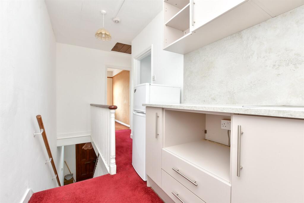 Landing / Kitchenette