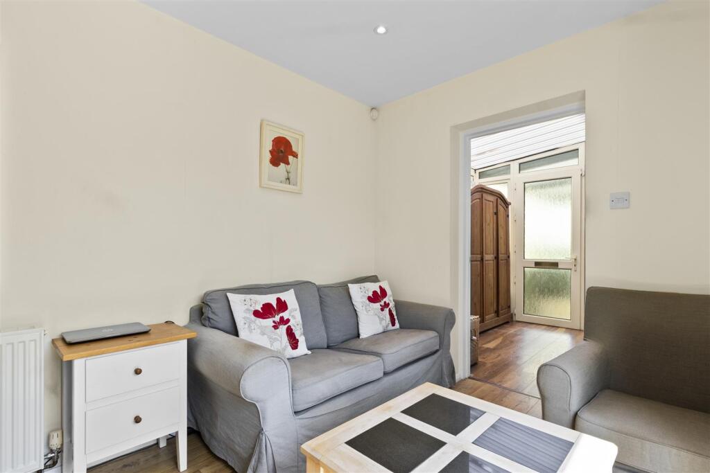 annex living room #3.jpg