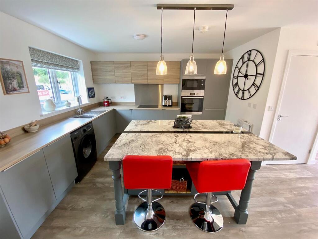 kitchen c.jpg
