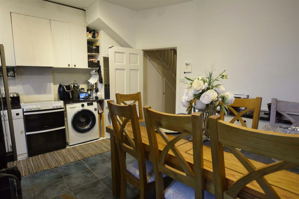 Kitchen (open plan).jpg