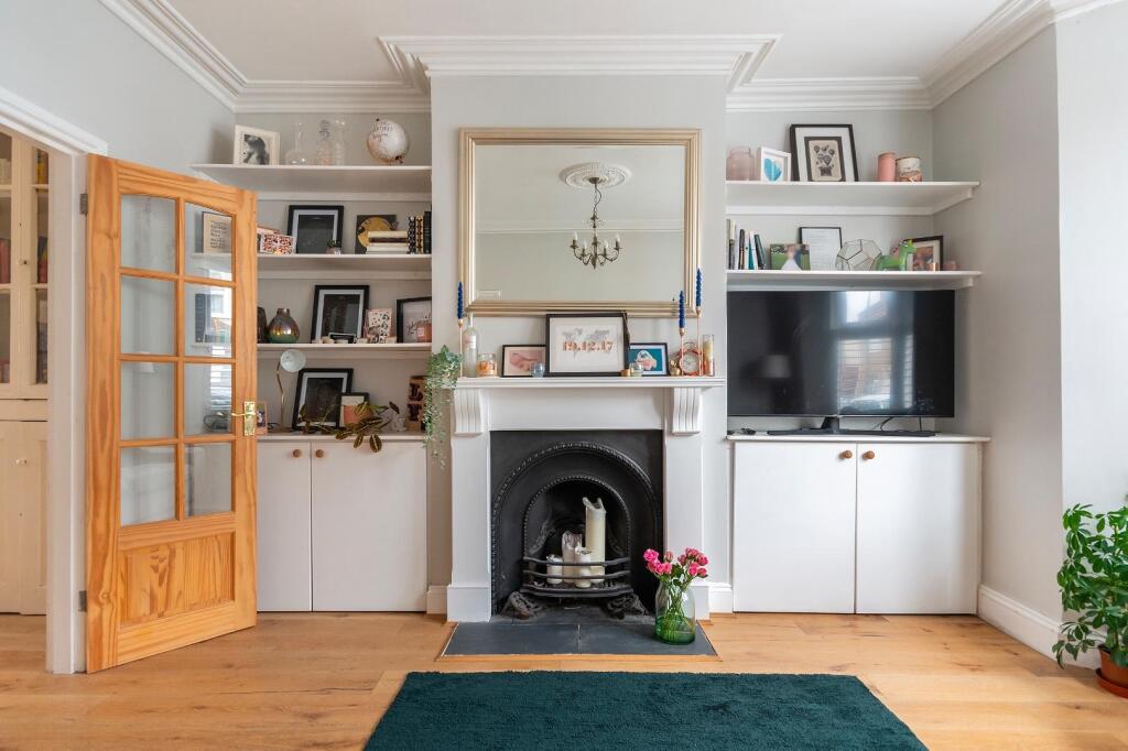 1G5SBR - Living Room A.jpg