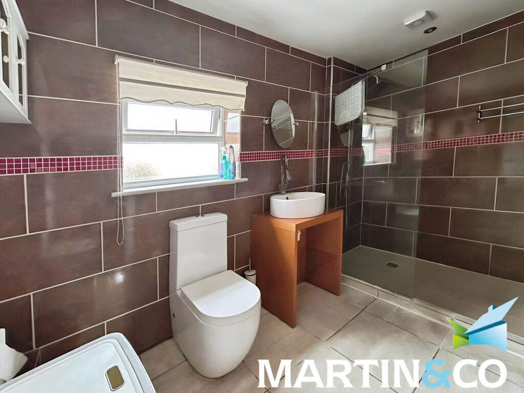 f2286520-IMG-2025...