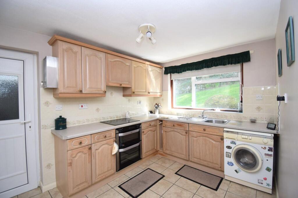 Kitchen 2.JPG