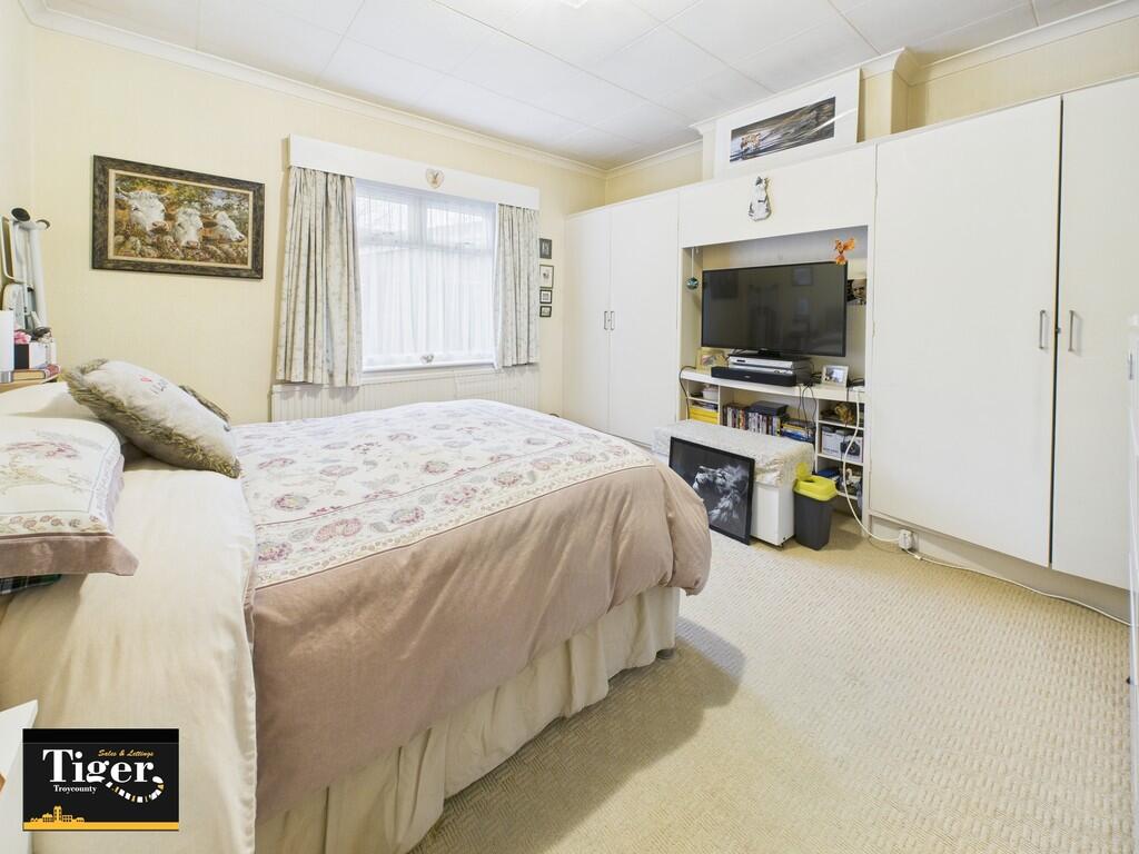 CAM02176G0-PR0745...