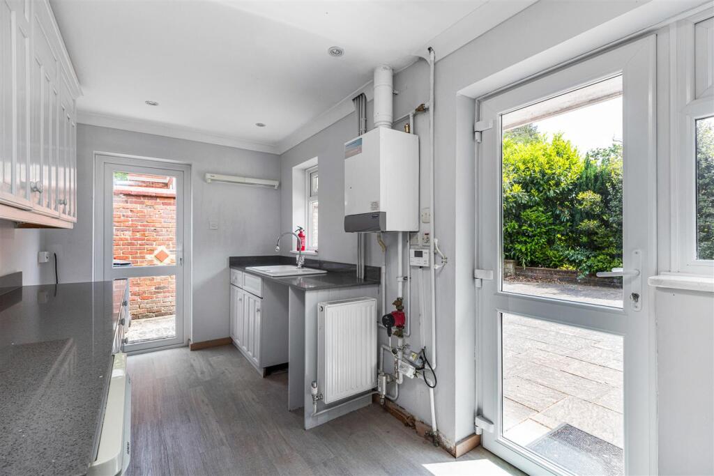 Bonners, Mark Way, GU7 2BW-45.jpg