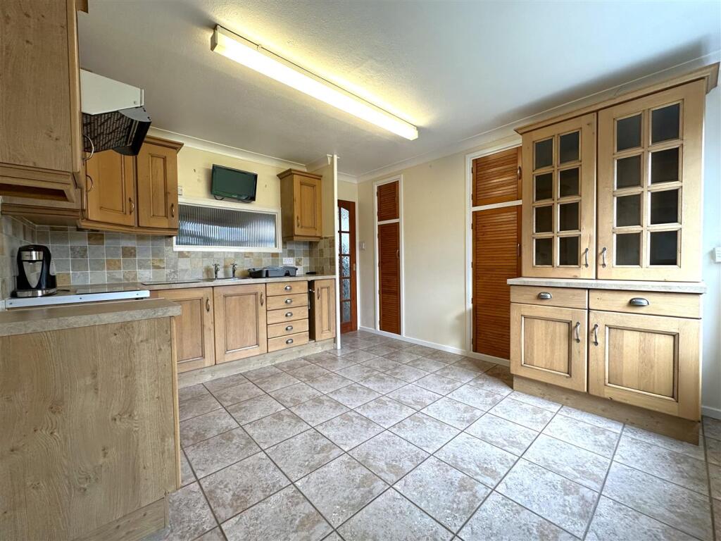 Kitchen Diner 516