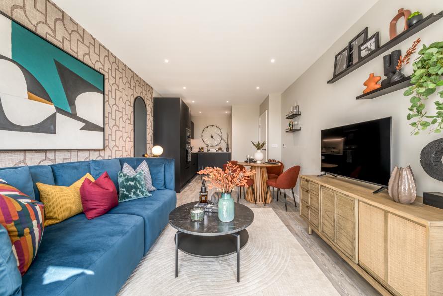 Kew Bridge Rise, 1 Bed show home, living
