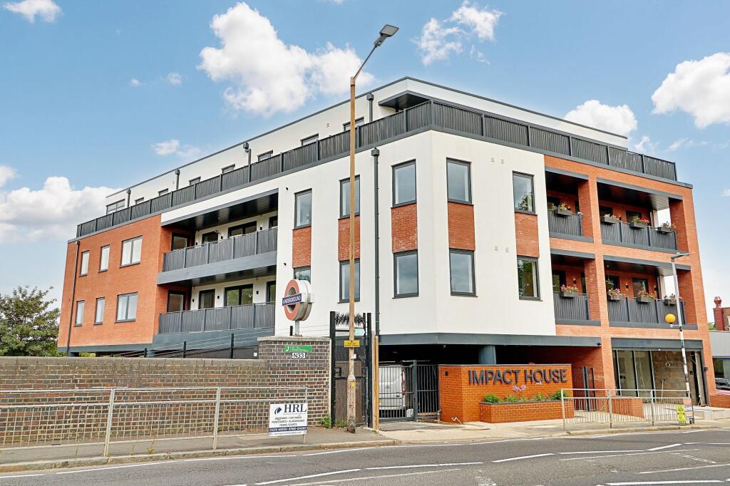 High Road, Chigwell, IG7