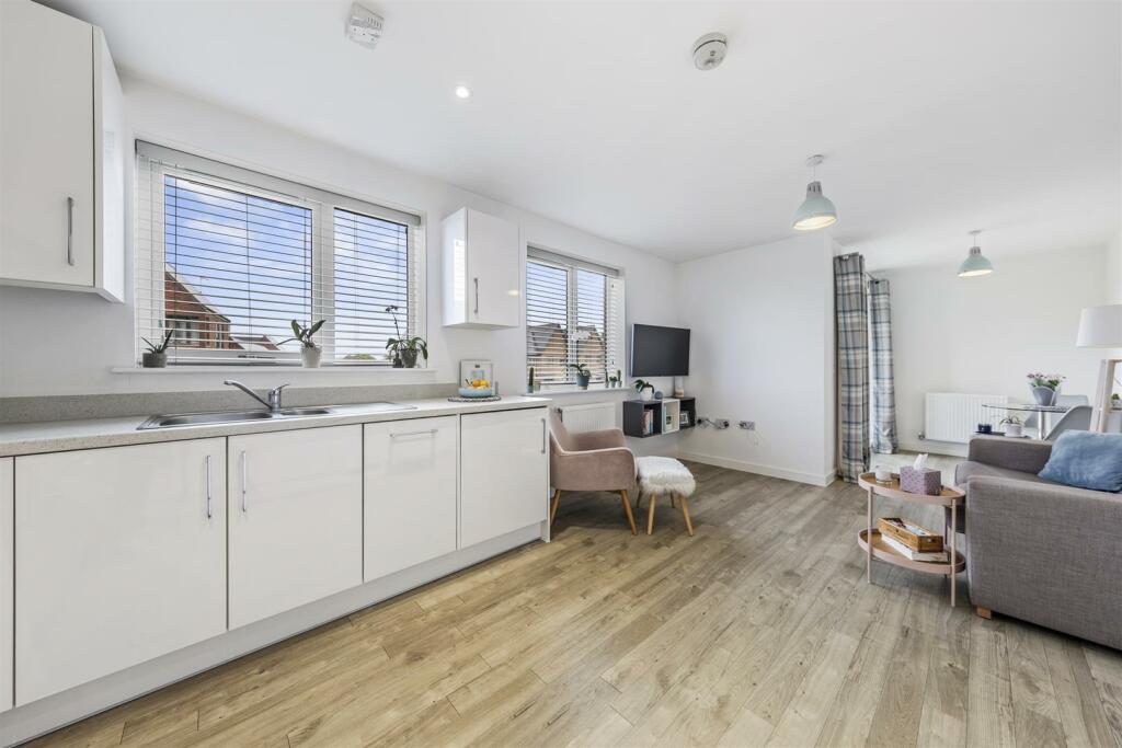 Flat14,327BarrosaWayWeb09.jpg