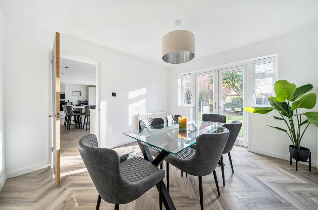 1383828-6-691f3e8...