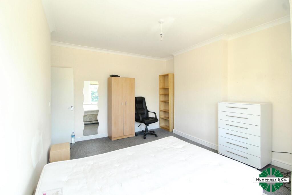 pbox-bedroom-342847.JPG