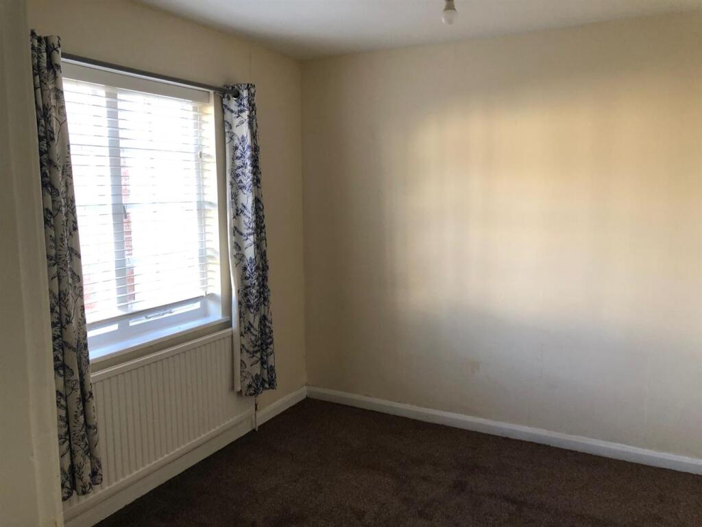 Lounge 1.JPG