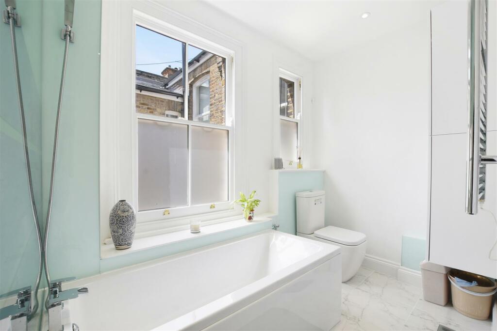 03-252cGCWT - 8C Chevening Road - Bathroom 3 -Orig