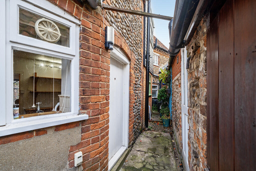 1374586-4-6909cfe...