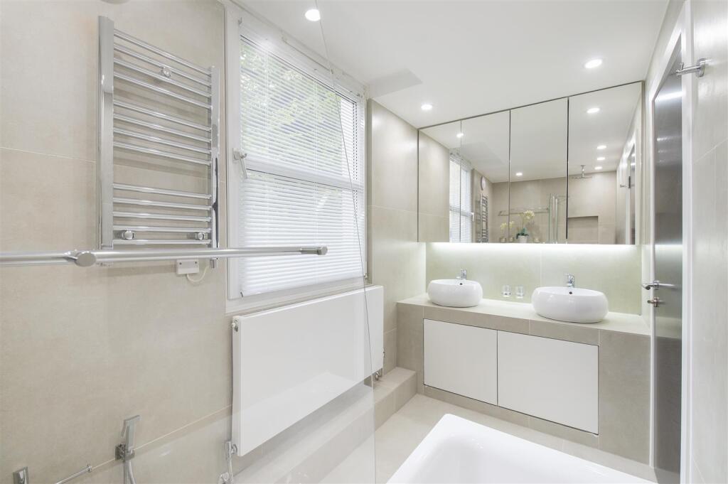 Bathroom 2 - 1st Floor(1) - 4CC.jpg