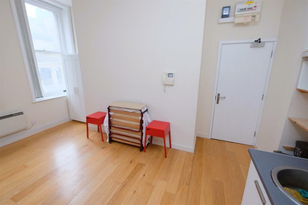 Flat 2, 38 Corn Street, City Centre Bristol BS1 1H