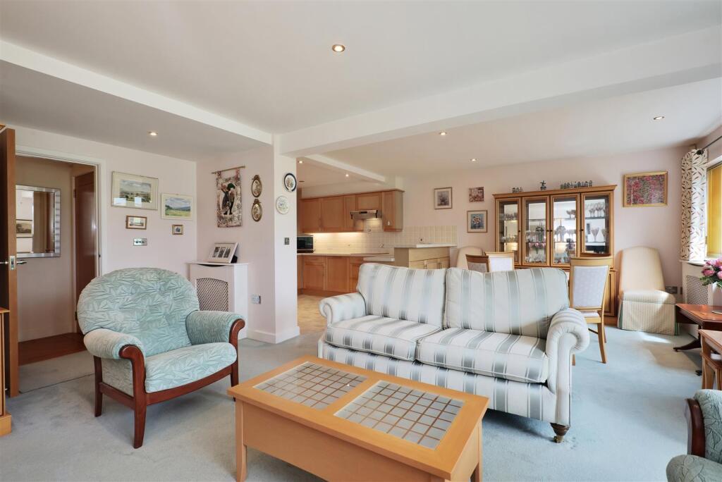 Flat 5 Barton West Barton Road (21).jpg