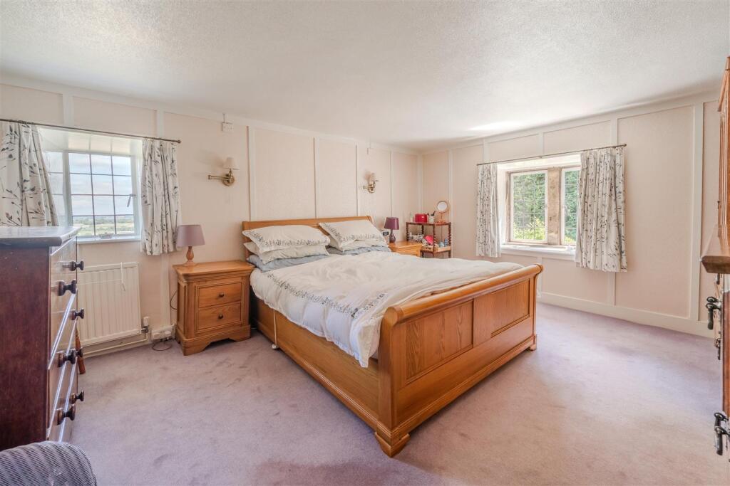 bedroom1.jpg