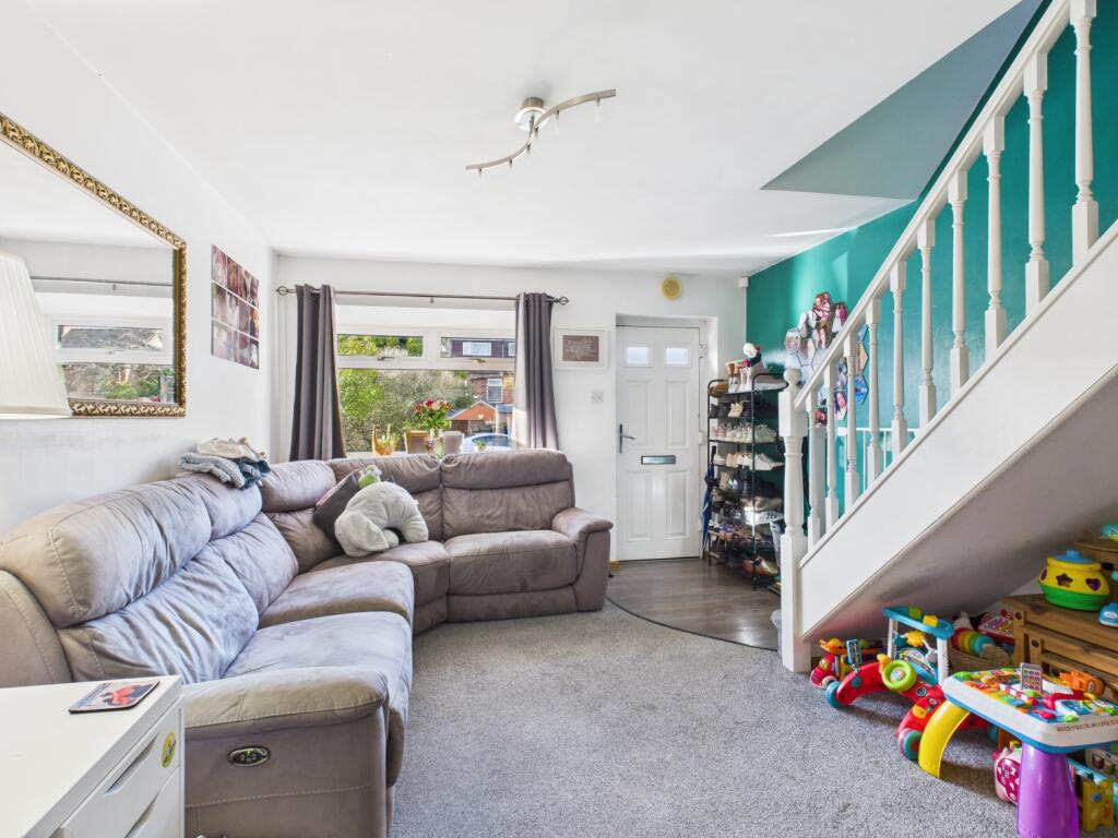 CAM03729G0-PR0163-STILL021