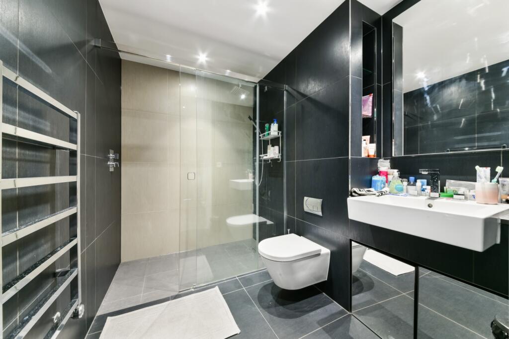 Bathroom- Meranti Ho