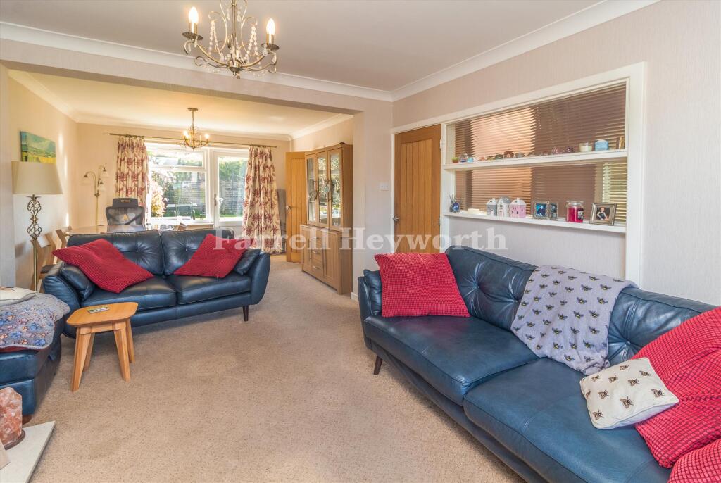 Lounge diner image 2