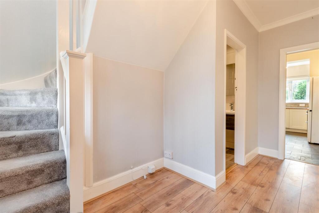 8584604-interior14.jpg