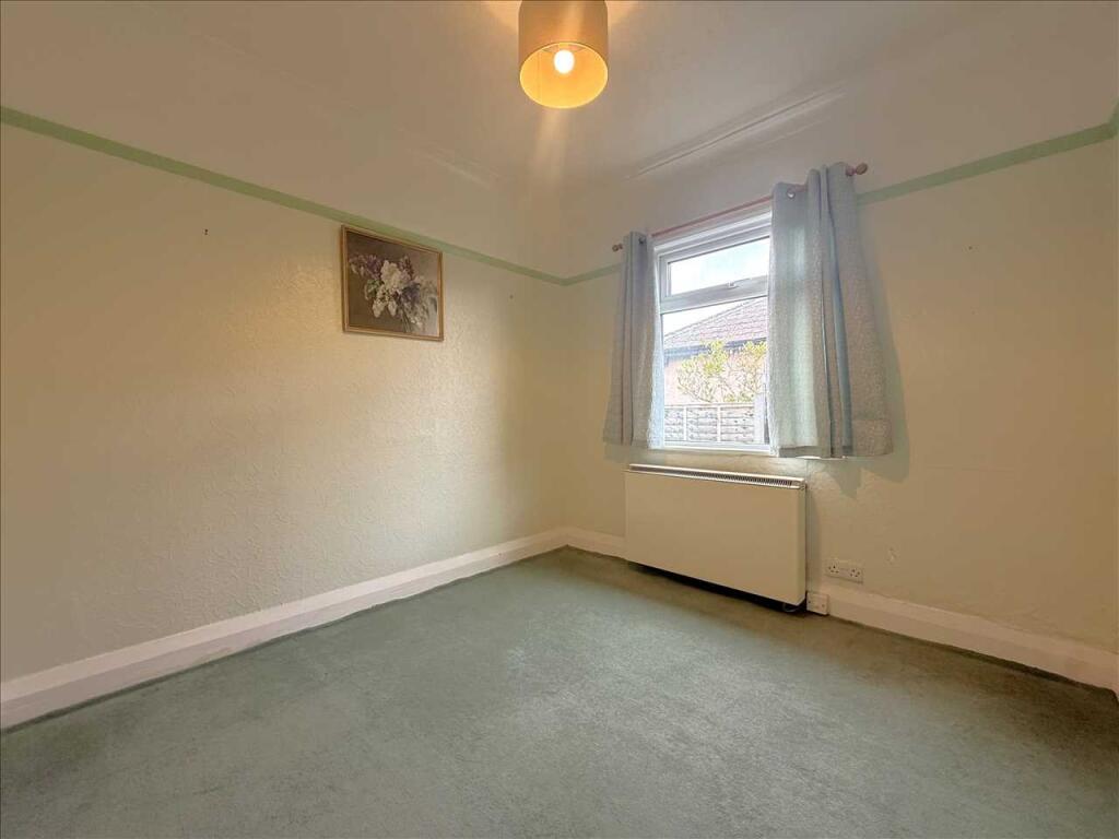 Bedroom (side)