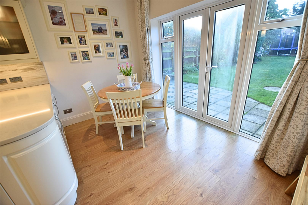 LIVING KITCHEN DINER