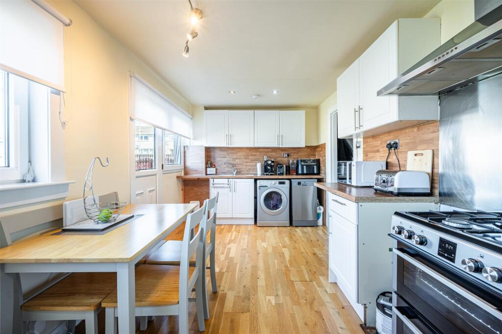 Kitchen (1).jpg