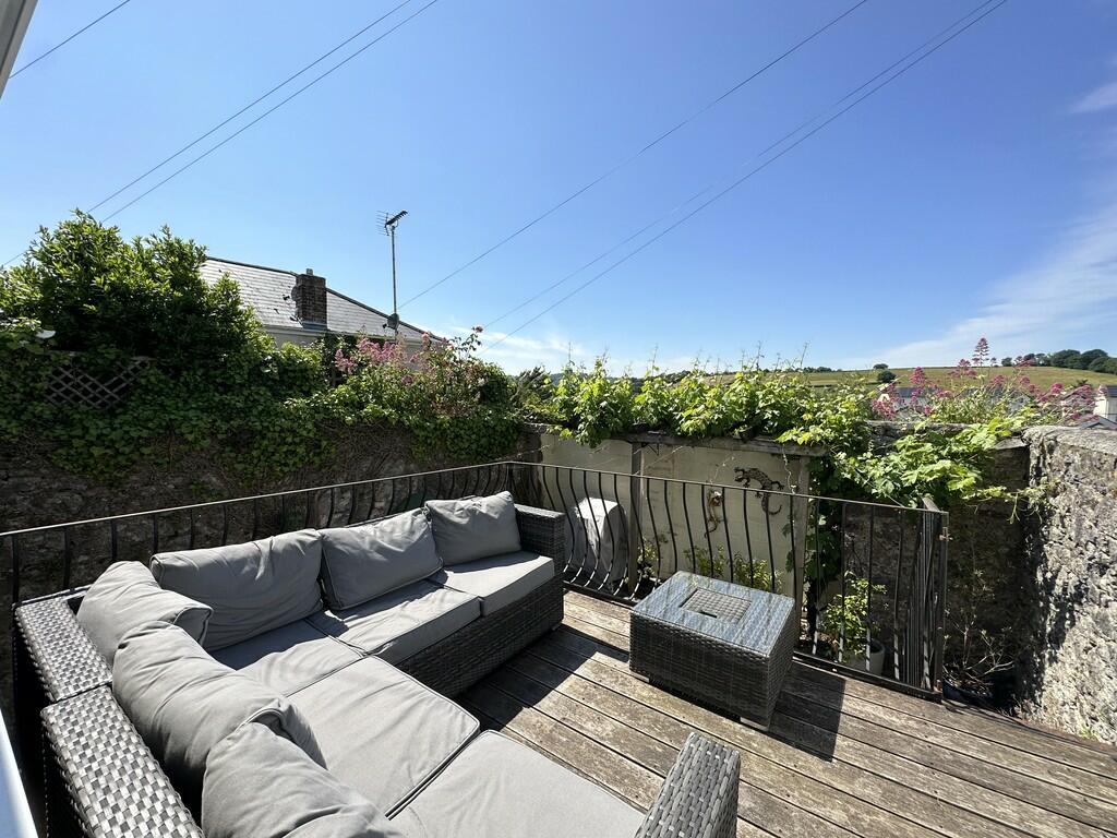 Raised decking ar...