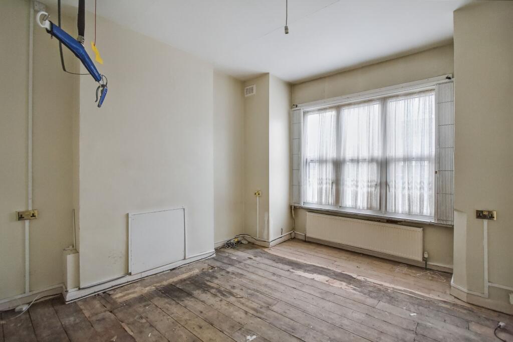 Flat A, 124 Rathcoole Gardens, Hornsey, London, N8 9PG