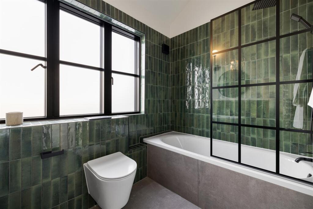 Harley Court, E11