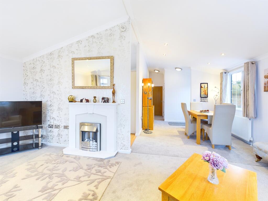 CAM03162G0-PR0188-STILL016