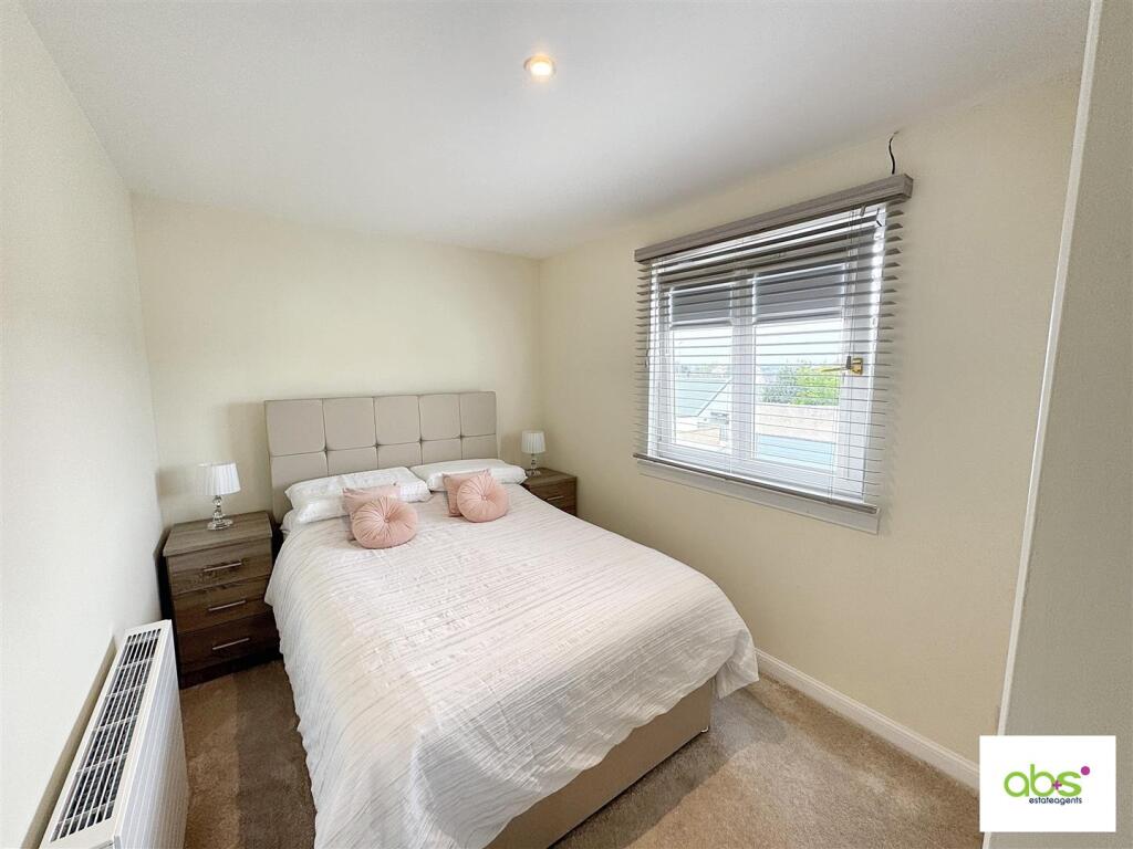 bed 1.jpg