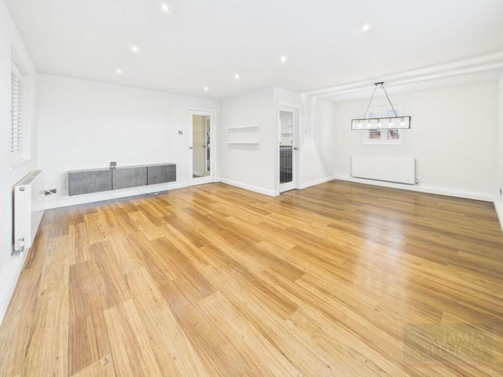 Sitting/Dining Room
