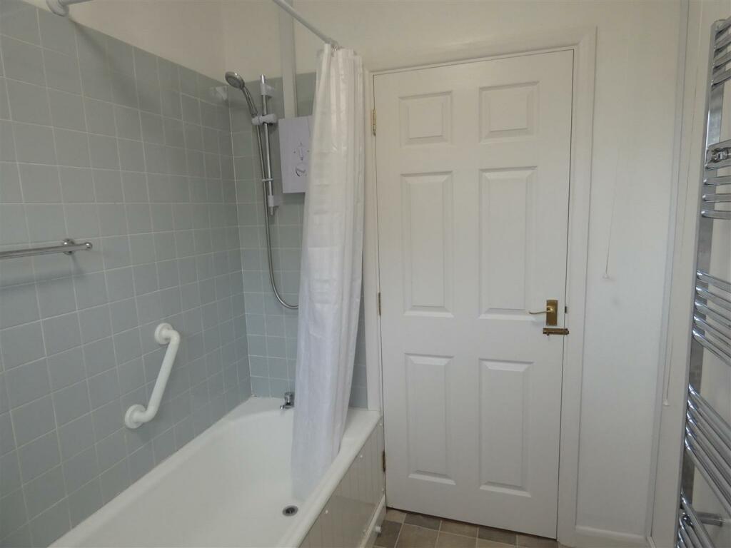 bathroom picture 2.JPG