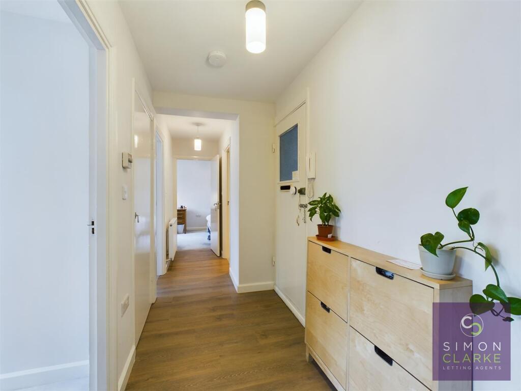 CAM03369G0-PR0039-STILL009