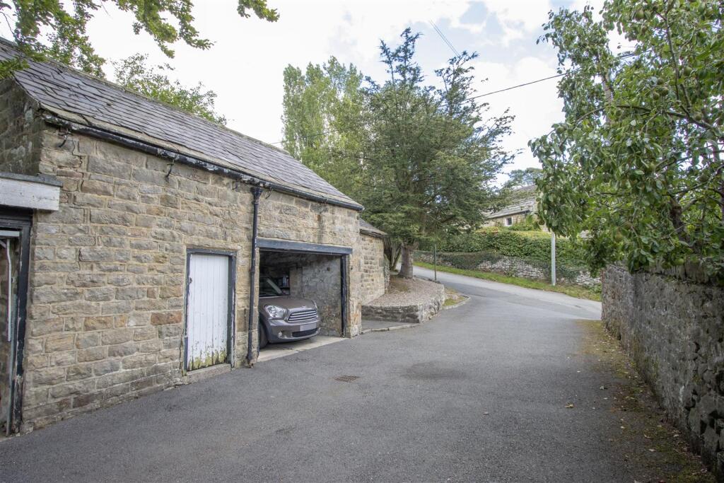 Garage &amp; Outbuildings 1