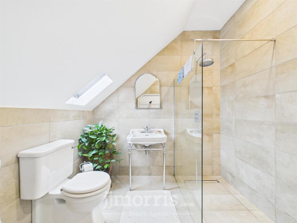 Wet/Shower Room