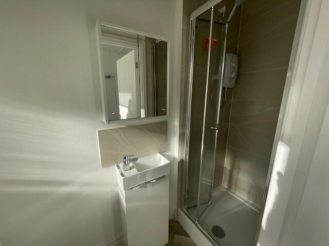 A Gladstone Terrace Grantham Lincs NG31 8BW