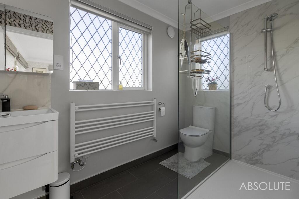 En suite to ground floor bedroom