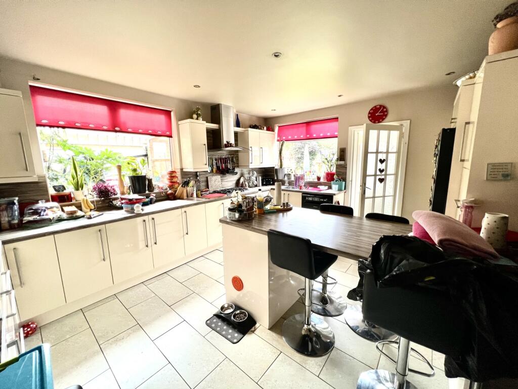 5AE27D54-B562-4A78-9605-E10E2489D373