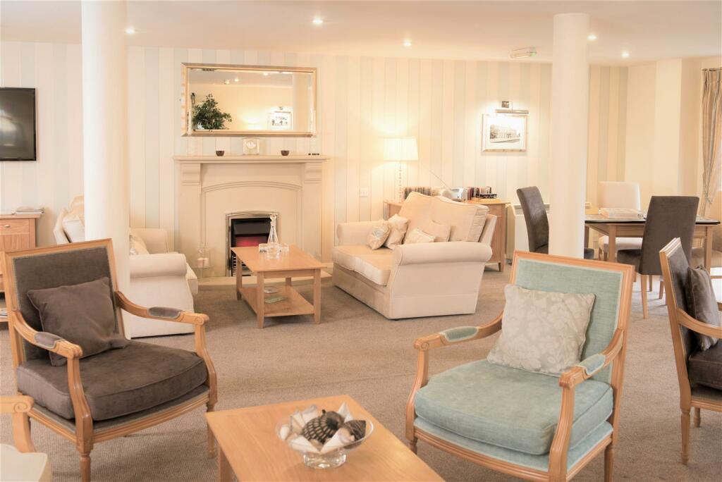 Malpas Court communal lounge.jpg
